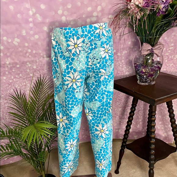 Lilly Pulitzer capris, cute print, summer ready - Picture 9 of 13
